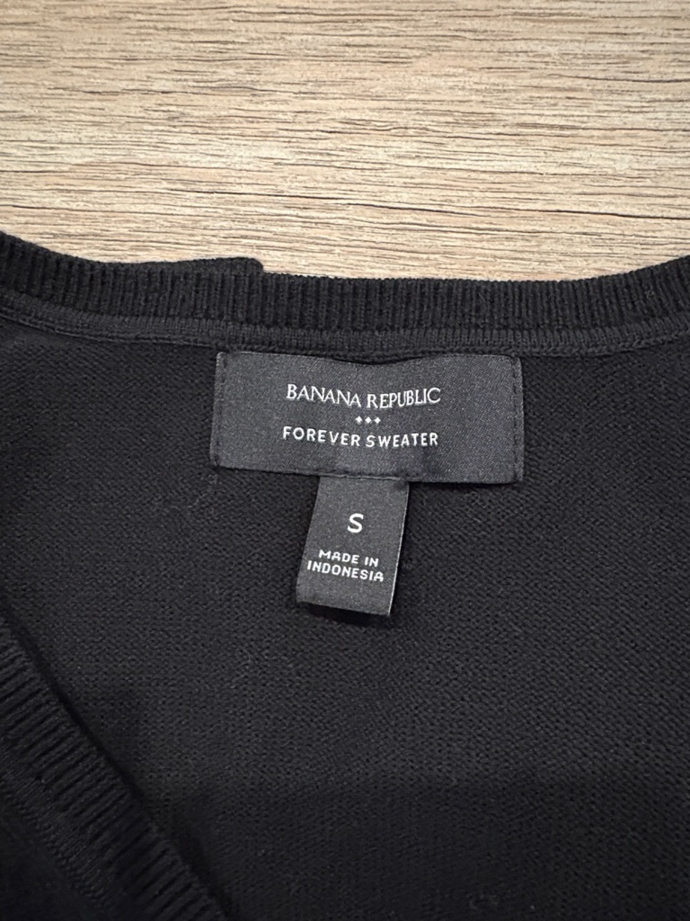 2 Banana Republic womens V-Neck Sweaters - Black & Camel 60% cotton - Picture 2 of 3